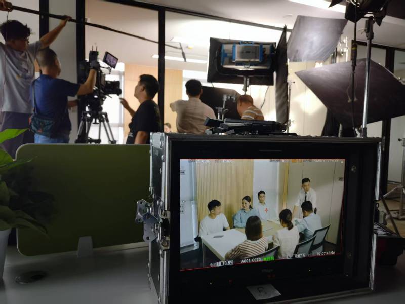 合山市TVC拍摄公司：科技产品视觉化大师，诠释未来感与功能美学